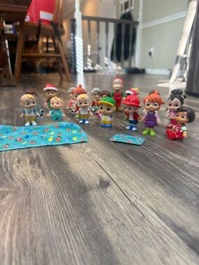 Cocomelon Figurine Set - 22 piece lot Play Crew JJ, Mom, Dad, Nina, grandpa…